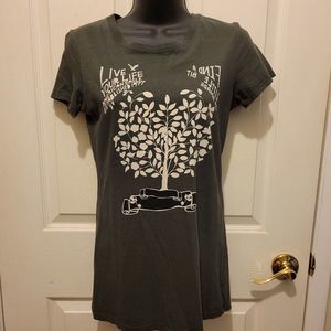 𝅺American Eagle Outfitters T-Shirt